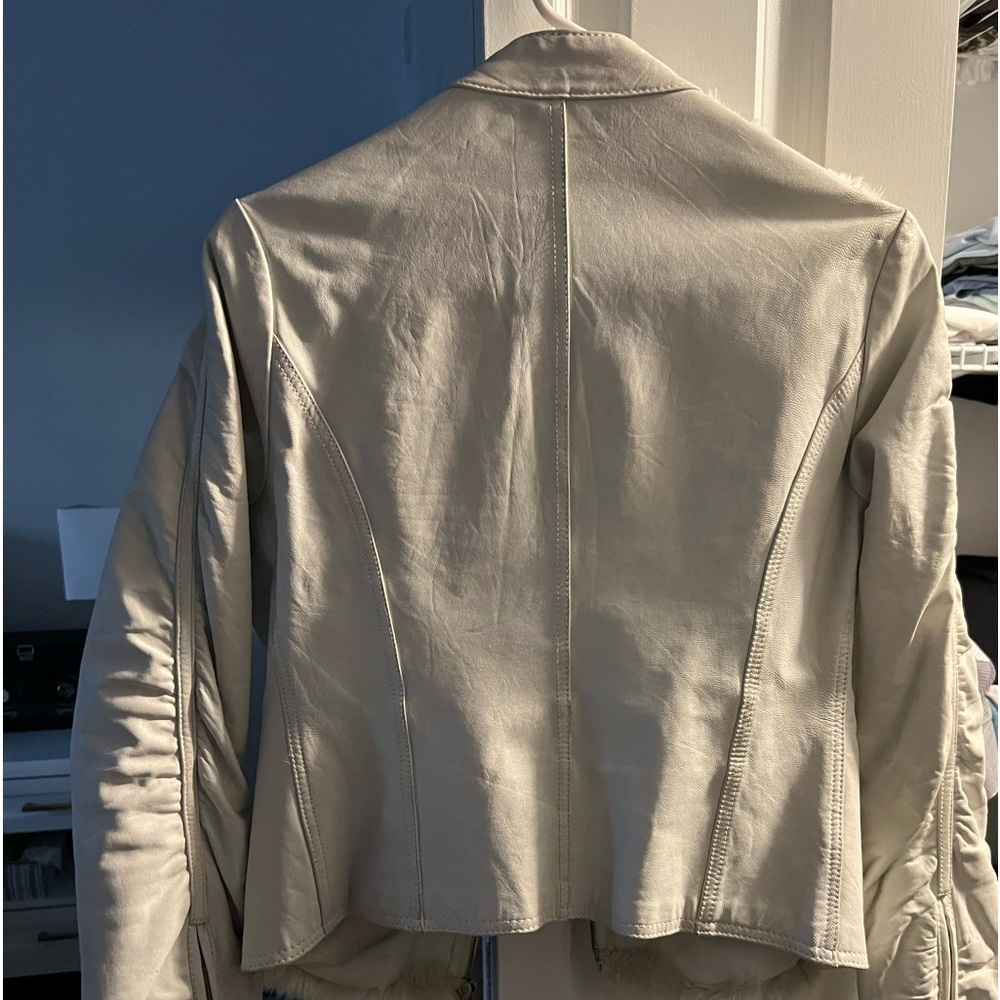 Off white goat leather jacket without pockets, short with faux fur